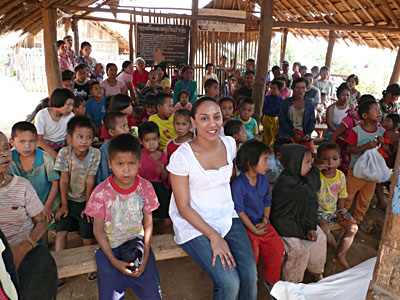 p1000452-thai_charity-uncle.jpg